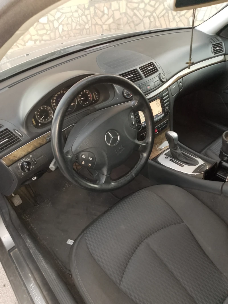 Mercedes-Benz E 200, снимка 5 - Автомобили и джипове - 52023831