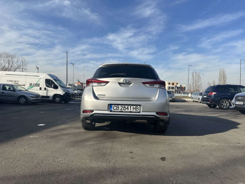 Toyota Auris 1.6I 157000KM, снимка 4 - Автомобили и джипове - 52816427