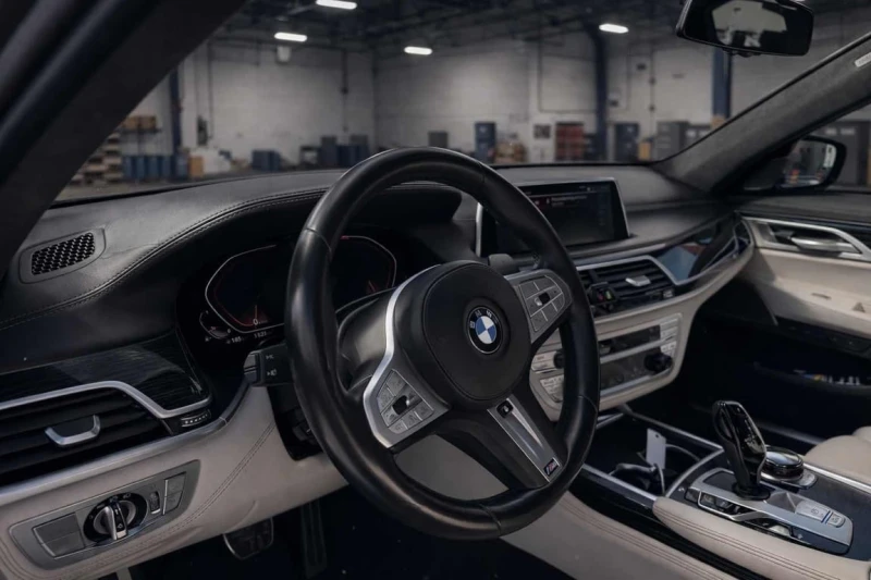 BMW 750 * 750i xDrive * CARFAX * БЕЗ ПЪРВОНАЧАЛНА ВНОСКА, снимка 7 - Автомобили и джипове - 53162964