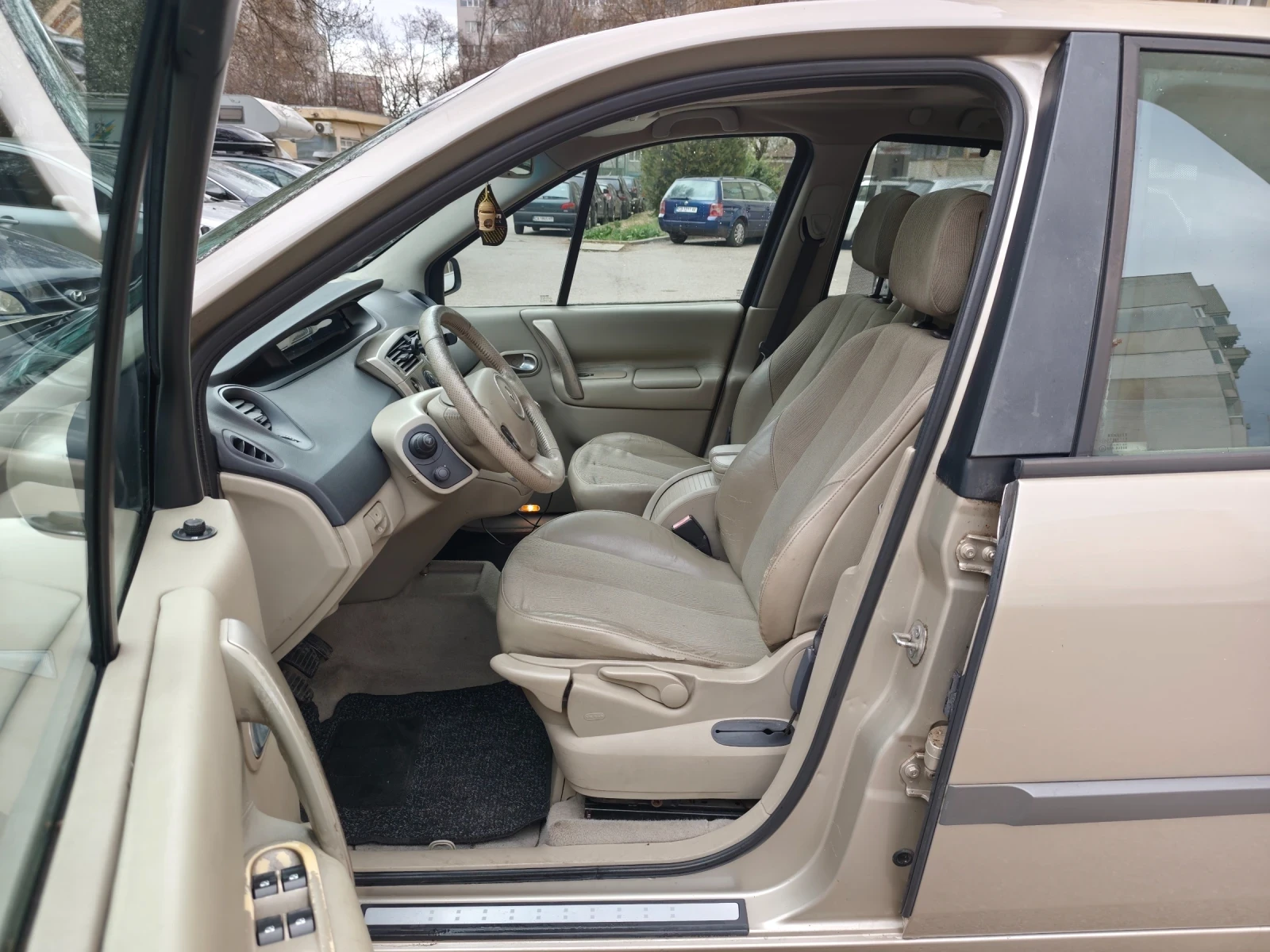 Renault Grand scenic 1.9 DCI Facelift !7МЕСТА!! * КЛИМАТРОНИК* !ТОП!, снимка 9 - Автомобили и джипове - 53937112