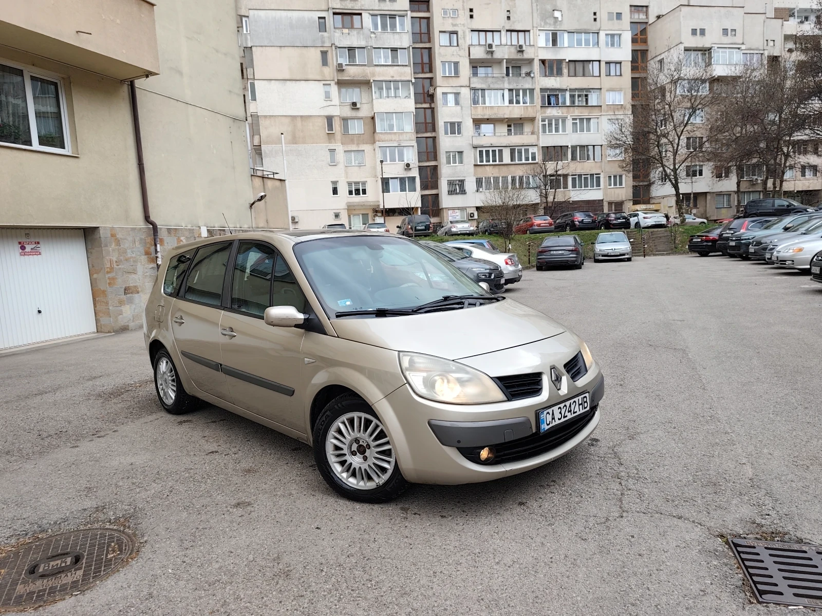Renault Grand scenic 1.9 DCI Facelift !7МЕСТА!! * КЛИМАТРОНИК* !ТОП!, снимка 7 - Автомобили и джипове - 53937112