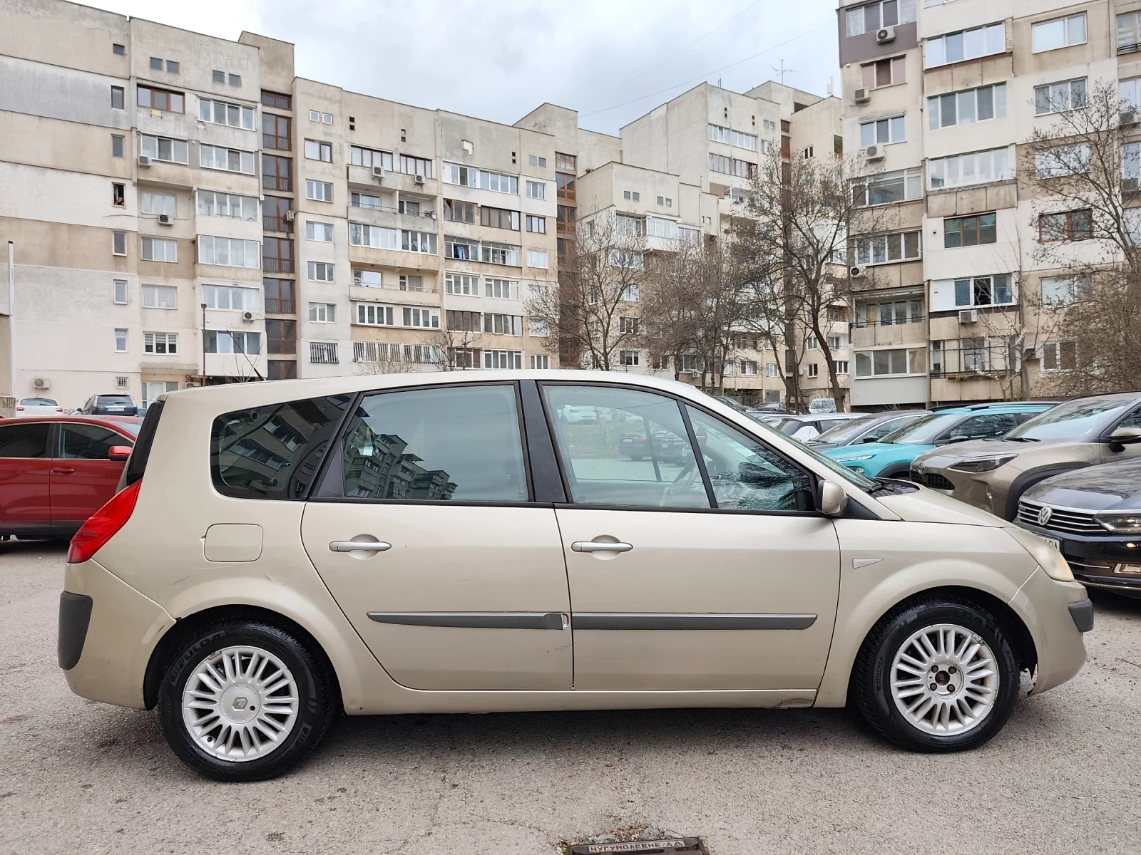 Renault Grand scenic 1.9 DCI Facelift !7МЕСТА!! * КЛИМАТРОНИК* !ТОП!, снимка 6 - Автомобили и джипове - 53937112