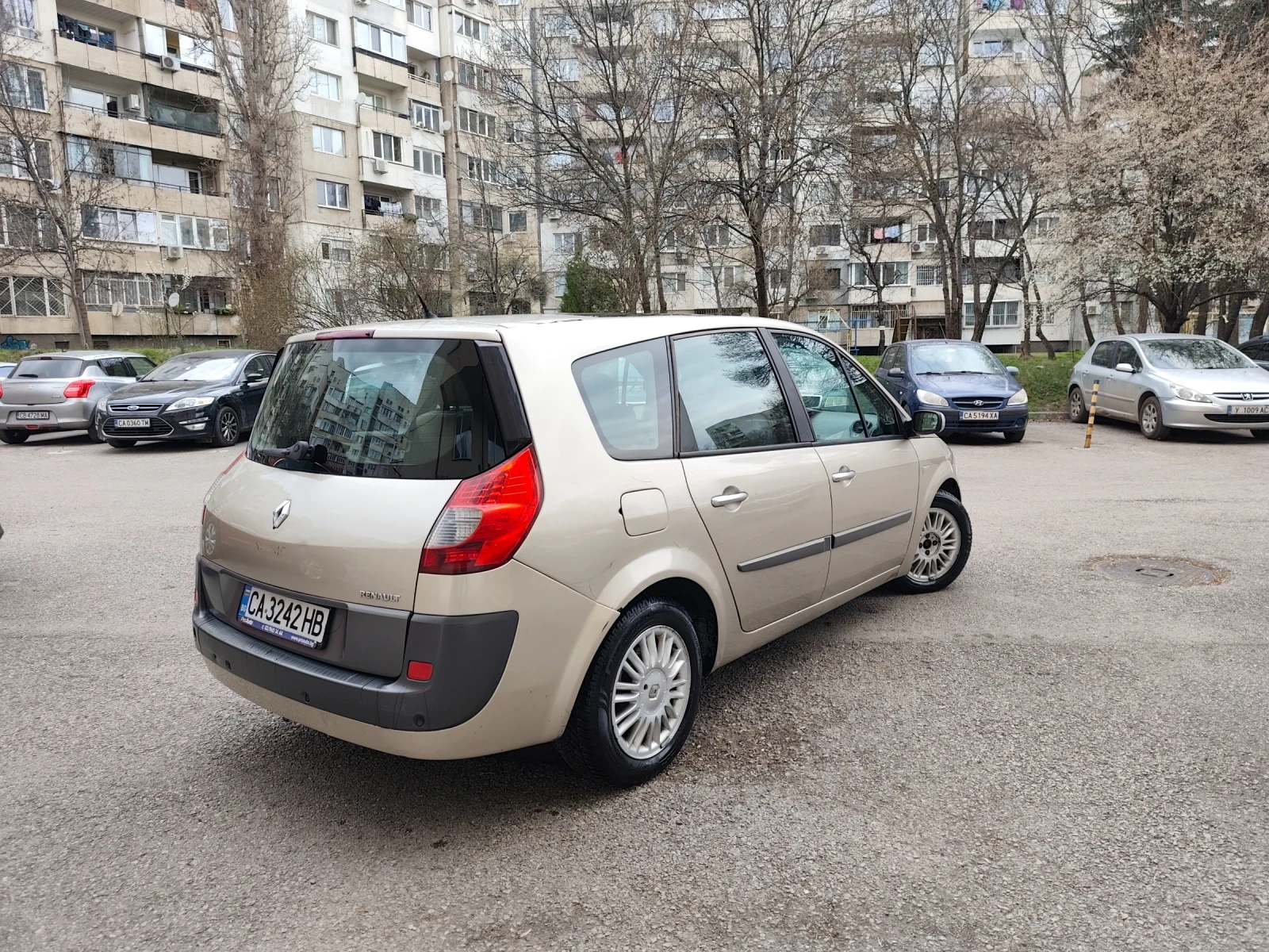 Renault Grand scenic 1.9 DCI Facelift !7МЕСТА!! * КЛИМАТРОНИК* !ТОП!, снимка 5 - Автомобили и джипове - 53937112