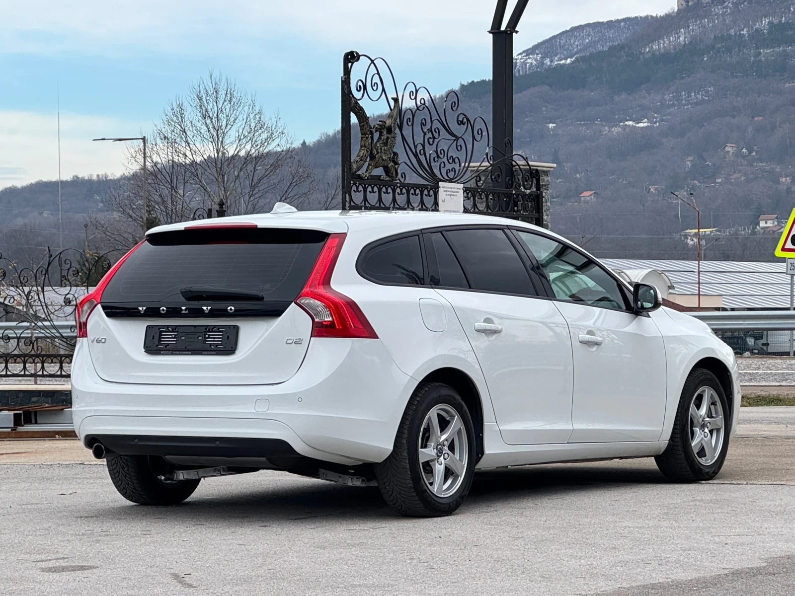 Volvo V60 1.6D3 ИТАЛИЯ АВТОМАТ - изображение 6