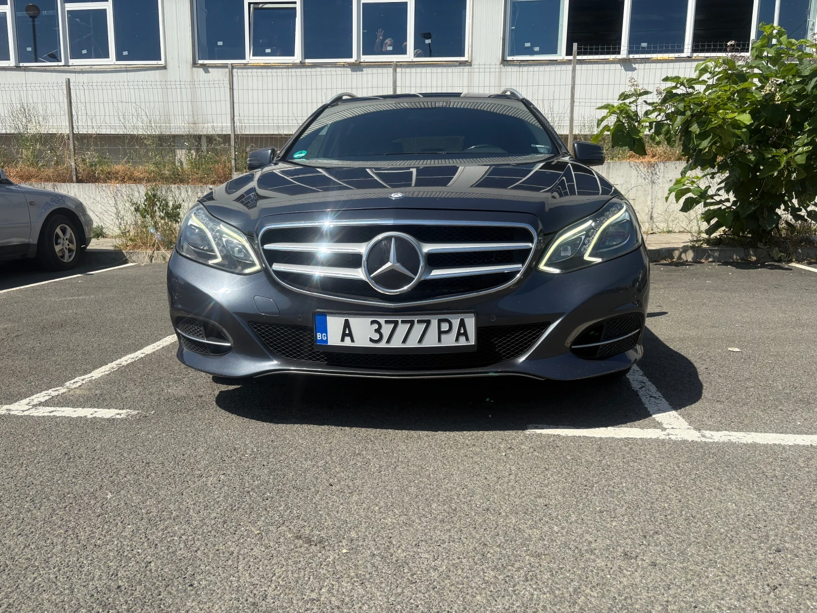 Mercedes-Benz E 350 AIR 4 MATIC LED Panorama Distronic +  - изображение 2