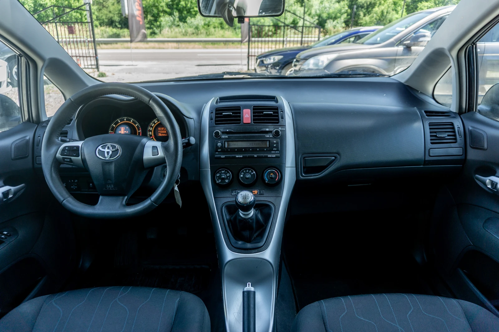 Toyota Auris 1.6i Facelift с гаранция!  - изображение 7