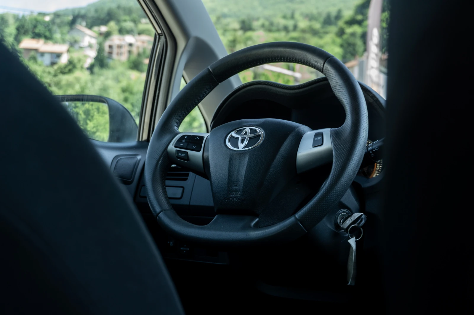 Toyota Auris 1.6i Facelift с гаранция!  - изображение 8