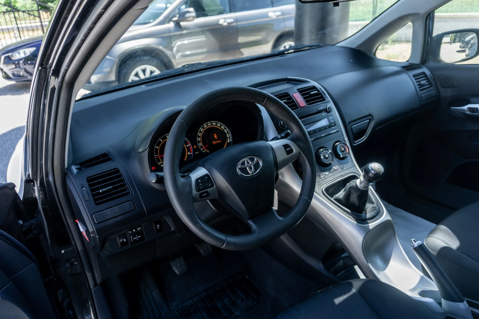 Toyota Auris 1.6i Facelift с гаранция!  - изображение 6