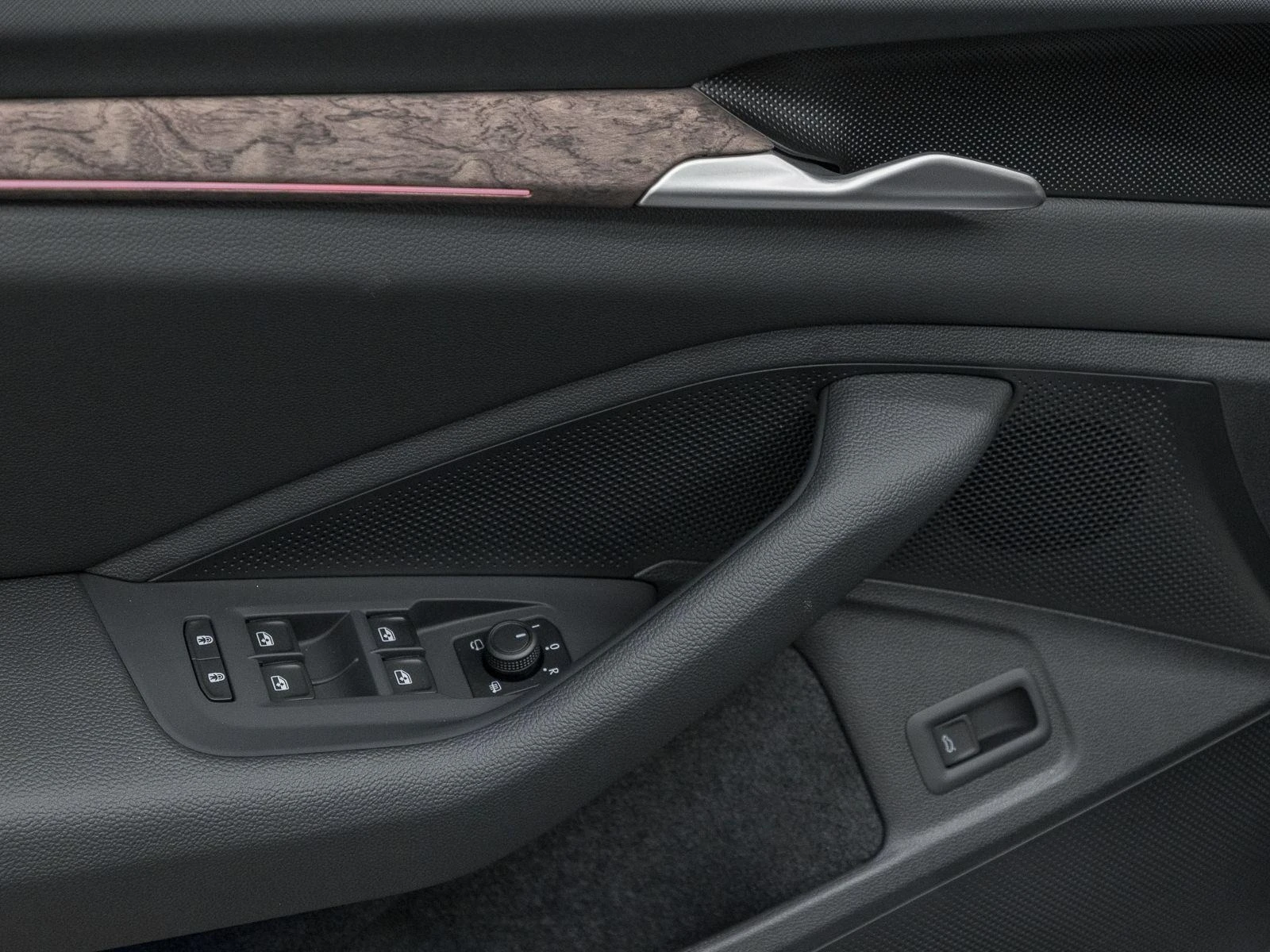 Skoda Superb 2.0 TDI 4x4 L&K CANTON 360 CAMERA HEAD UP - изображение 4