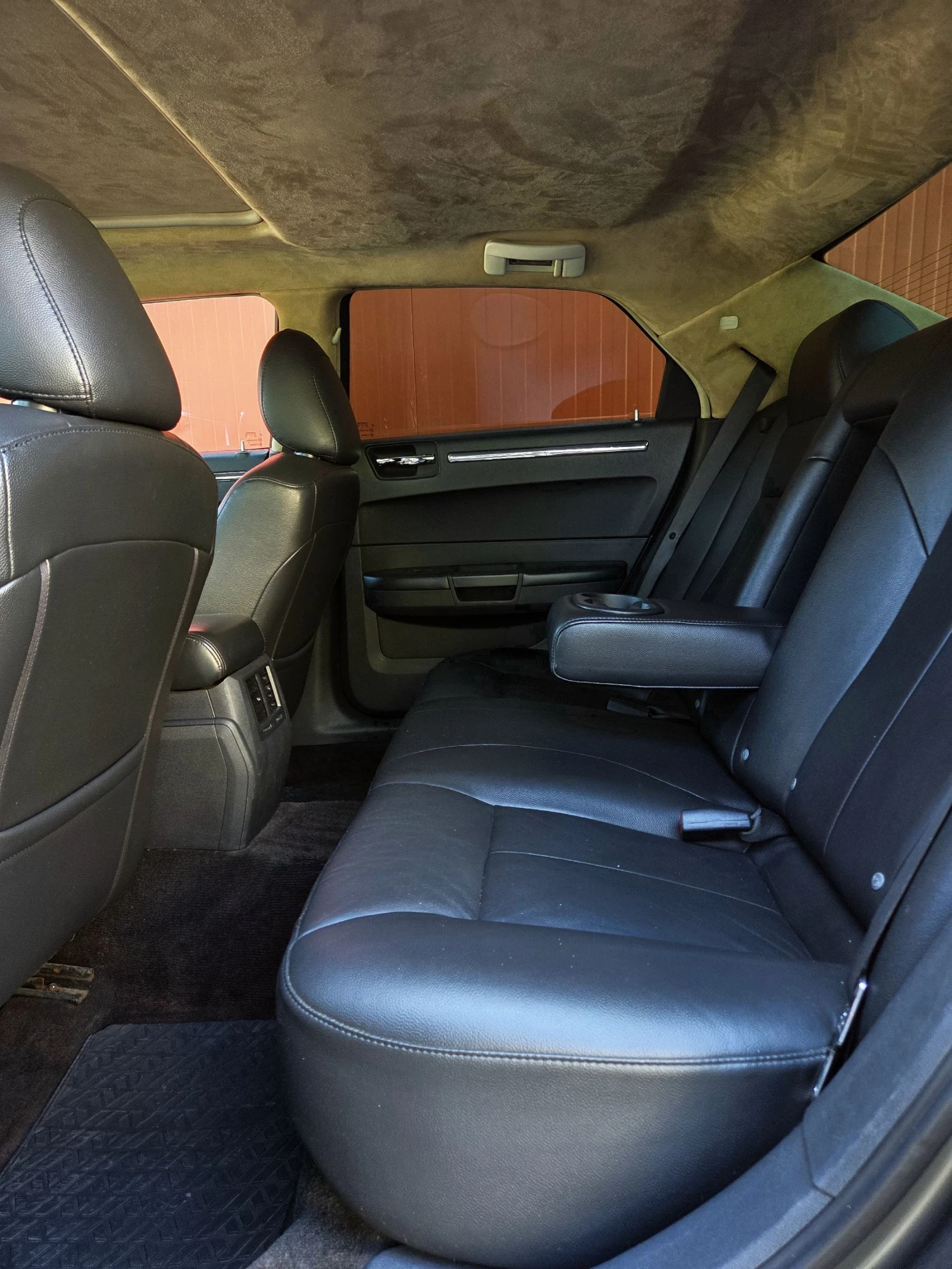 Chrysler 300c 3.5 4x4 Газ-Бензин Регистриран | Mobile.bg — изображение 17