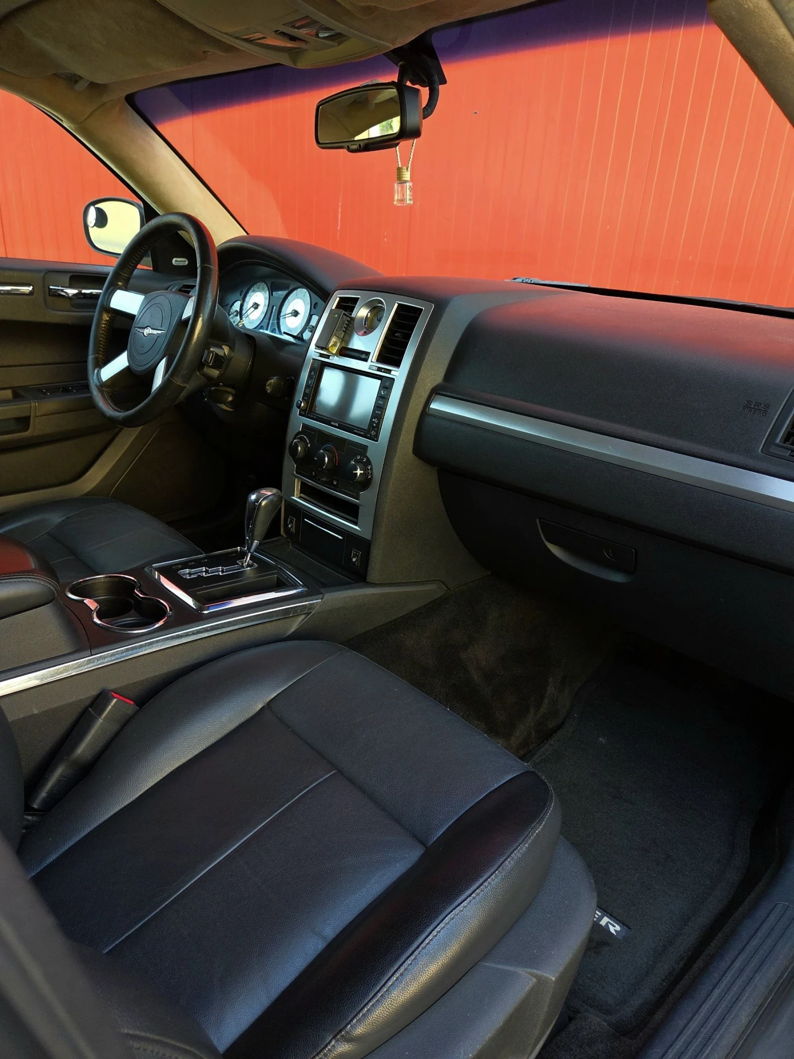 Chrysler 300c 3.5 4x4 Газ-Бензин Регистриран | Mobile.bg — изображение 15