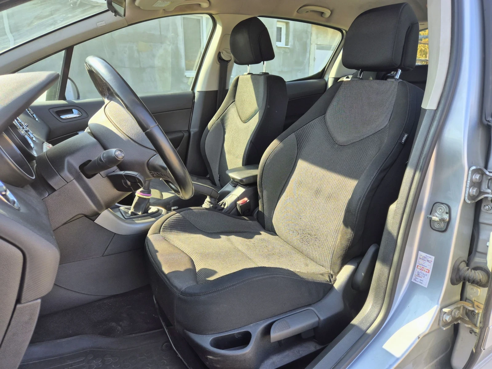 Peugeot 308 1.6HDI, снимка 9 - Автомобили и джипове - 53848545