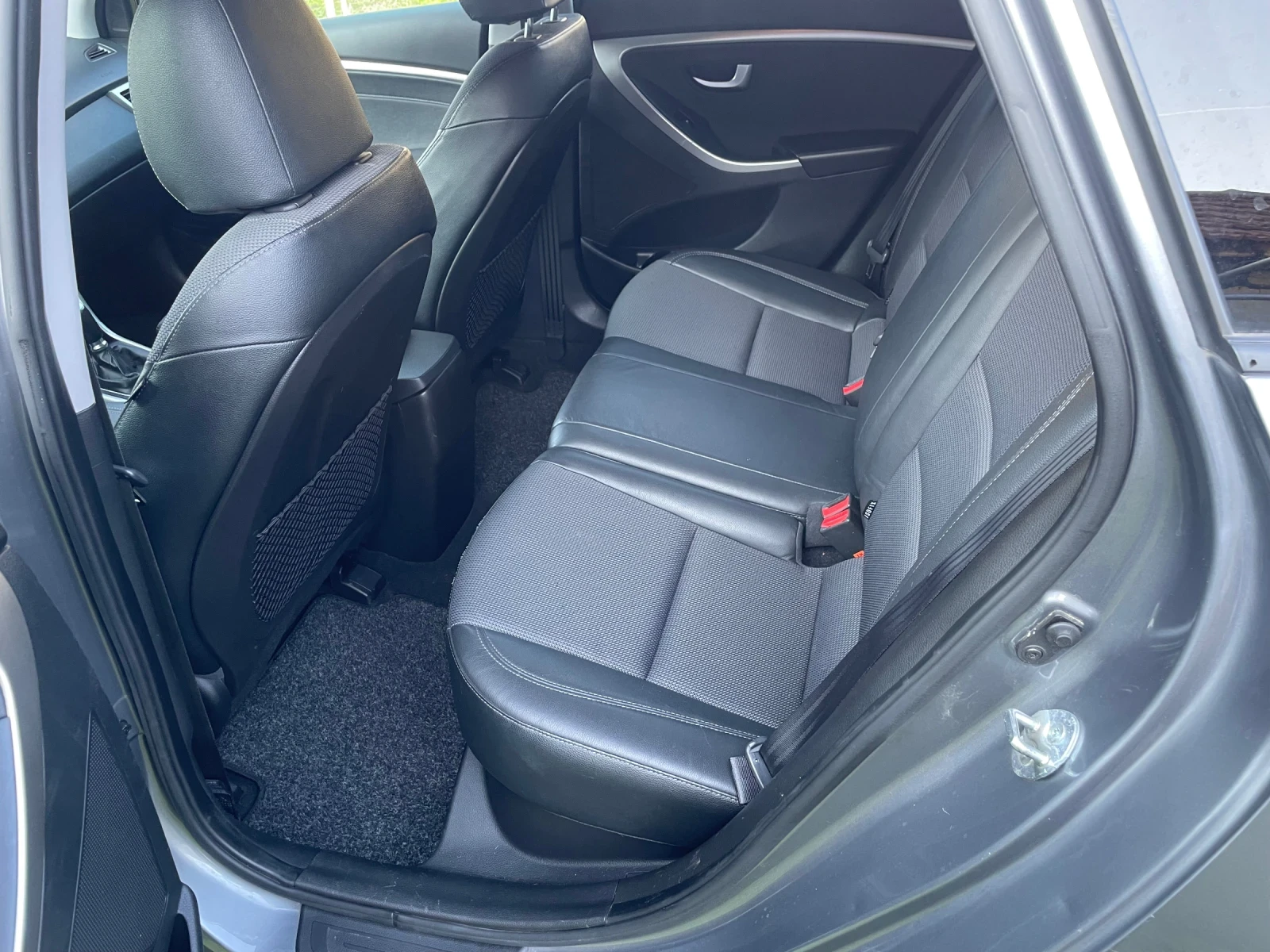 Hyundai I30 1.6 Exclusive, снимка 10 - Автомобили и джипове - 53849764