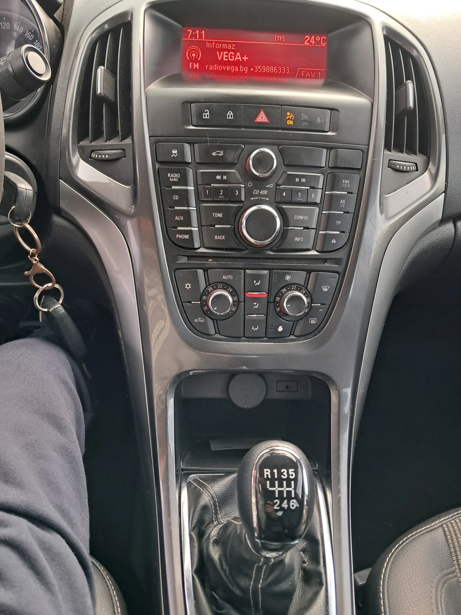 Opel Astra 1.7 CDTI СЕДАН 110 КС 6 СКОРОСТИ., снимка 13 - Автомобили и джипове - 54514559