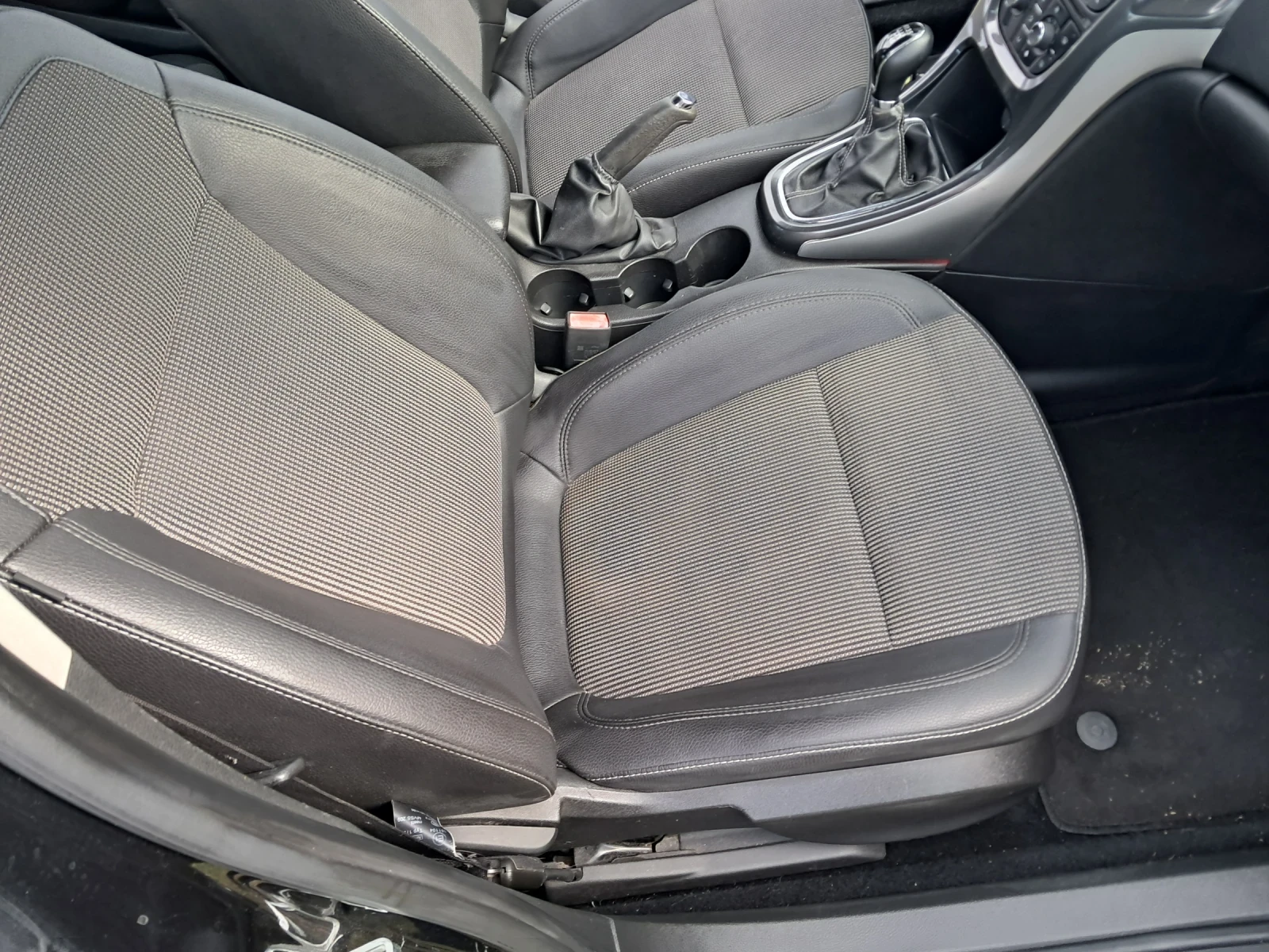 Opel Astra 1.7 CDTI СЕДАН 110 КС 6 СКОРОСТИ., снимка 9 - Автомобили и джипове - 54514559