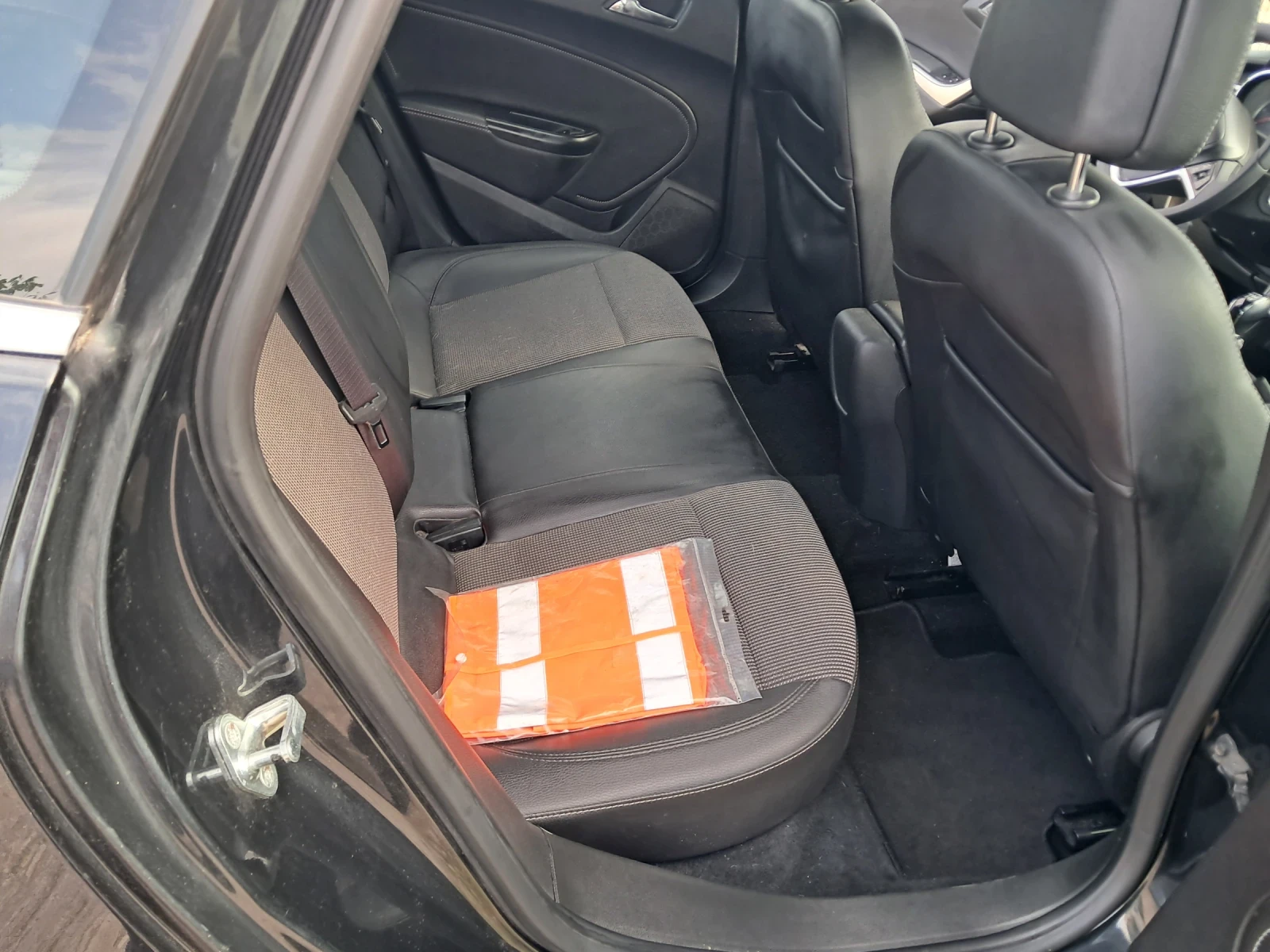 Opel Astra 1.7 CDTI СЕДАН 110 КС 6 СКОРОСТИ., снимка 10 - Автомобили и джипове - 54514559