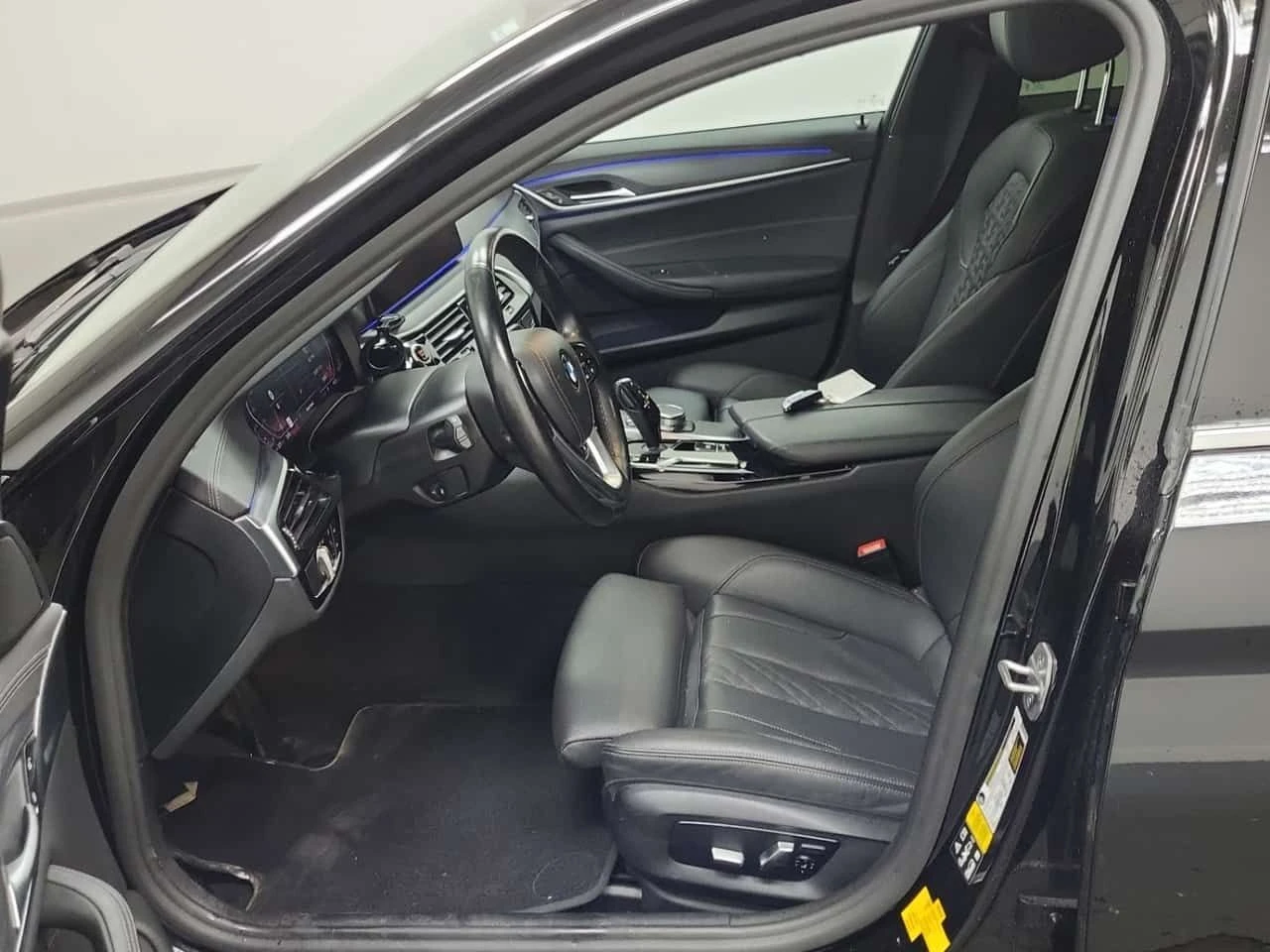 BMW 530 * xDrive * ПОДГРЕВИ * КАМЕРА * AMBIENT, снимка 16 - Автомобили и джипове - 54647719