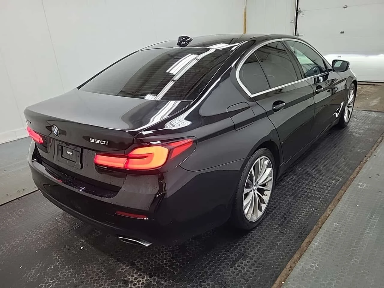 BMW 530 * xDrive * ПОДГРЕВИ * КАМЕРА * AMBIENT, снимка 3 - Автомобили и джипове - 54647719