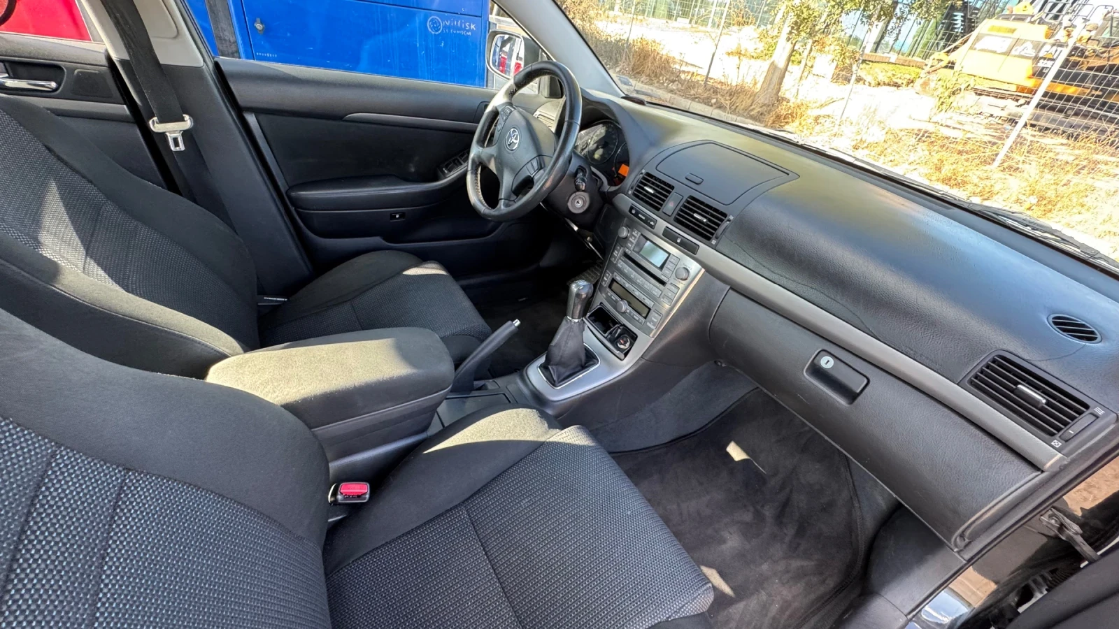 Toyota Avensis 1.8 VVTI, снимка 11 - Автомобили и джипове - 54656245