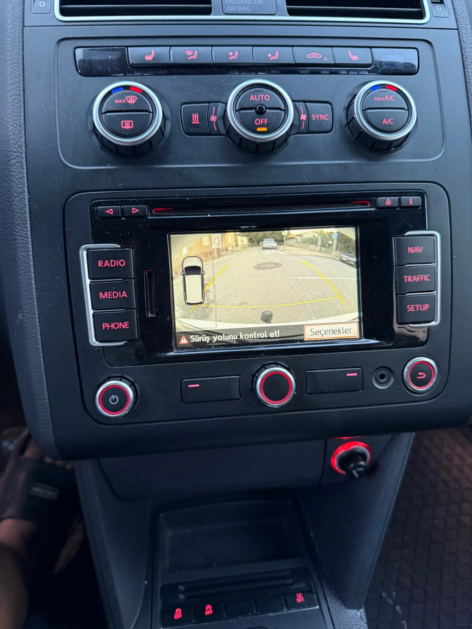 VW Touran 2013, снимка 10 - Автомобили и джипове - 55296468