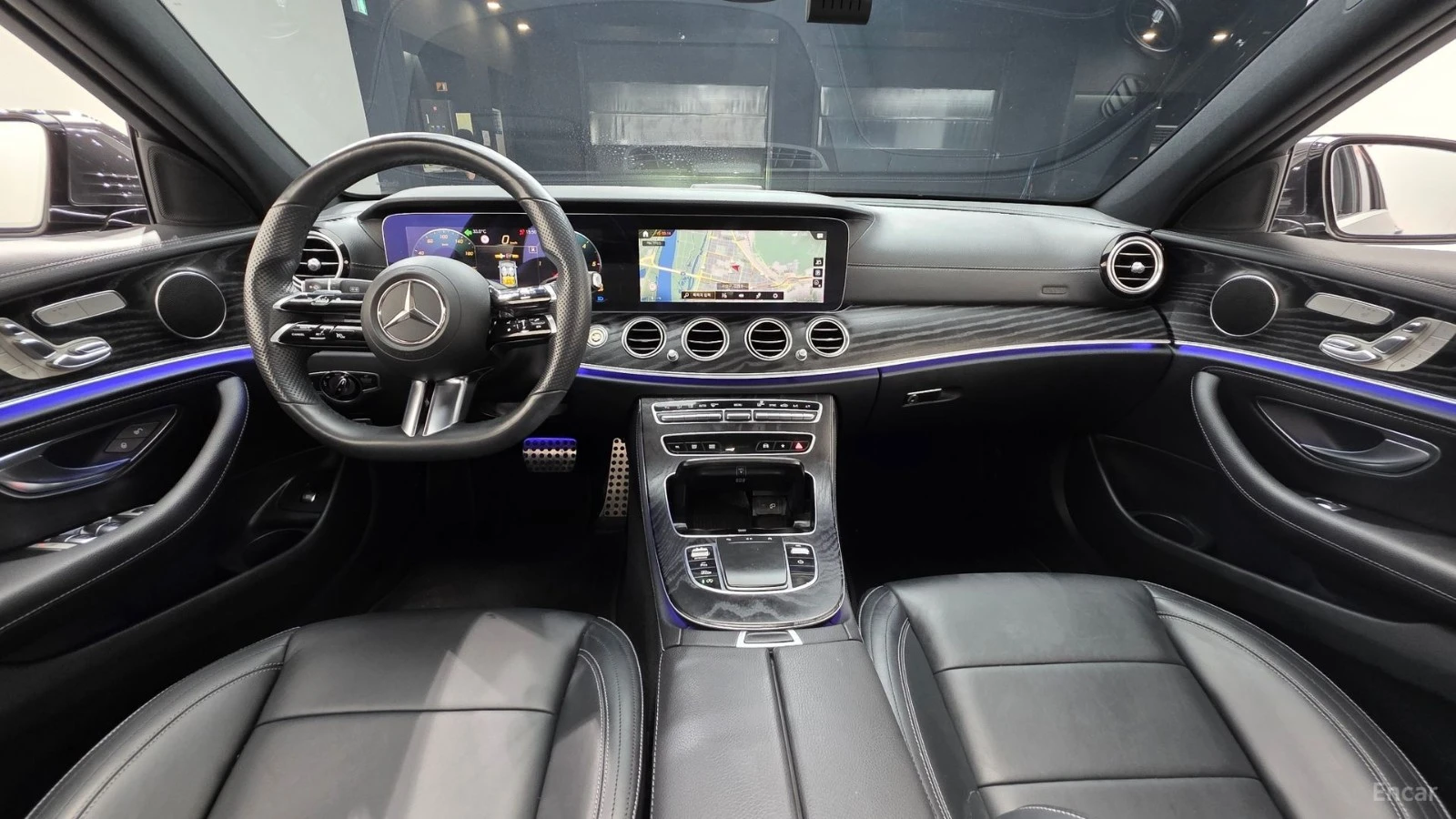 Mercedes-Benz E 220 4MATIC/AMG-LINE/DRIVE-ASSISTS/SUNROOF, снимка 6 - Автомобили и джипове - 55688329