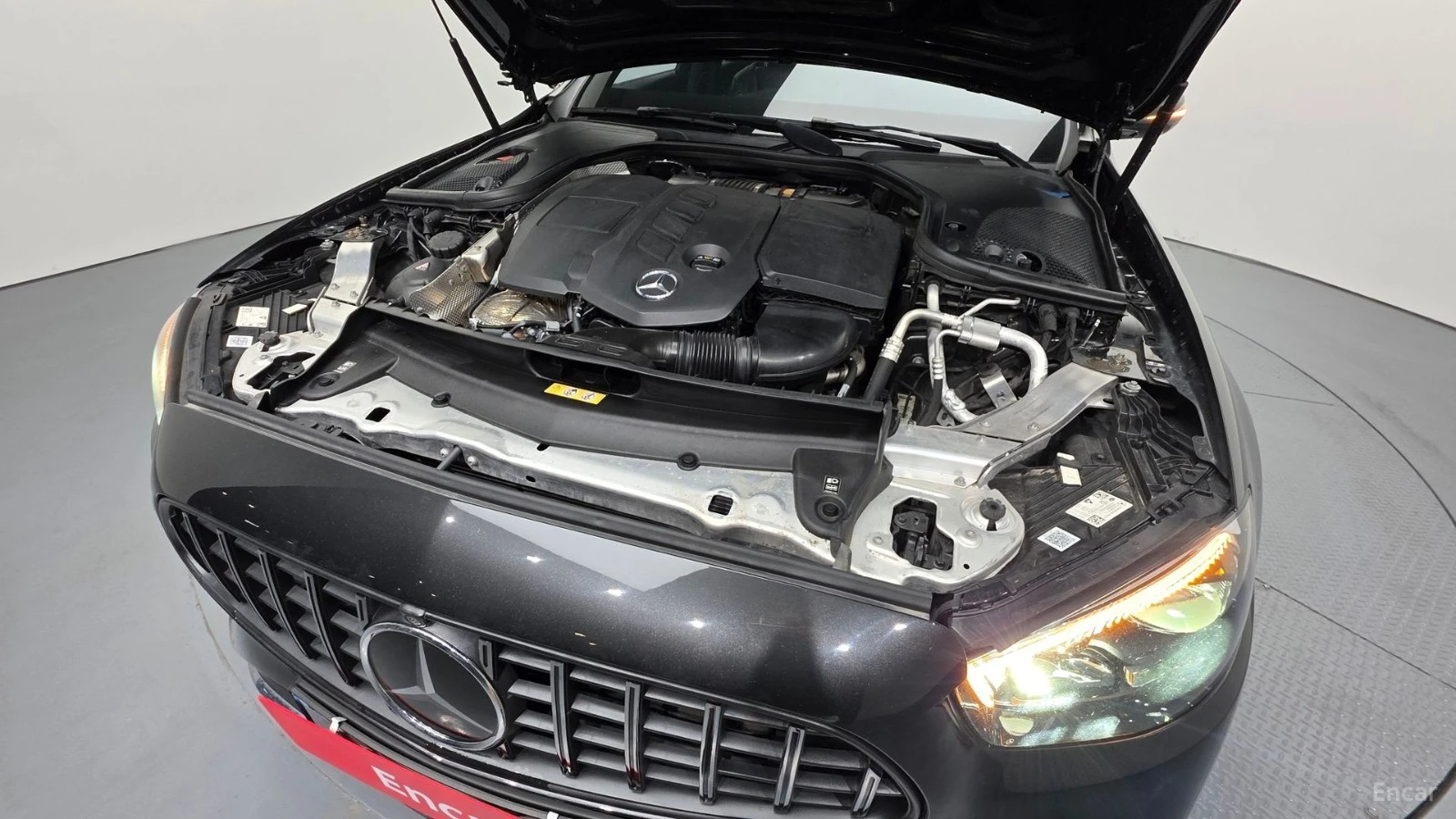 Mercedes-Benz E 220 4MATIC/AMG-LINE/DRIVE-ASSISTS/SUNROOF, снимка 16 - Автомобили и джипове - 55688329