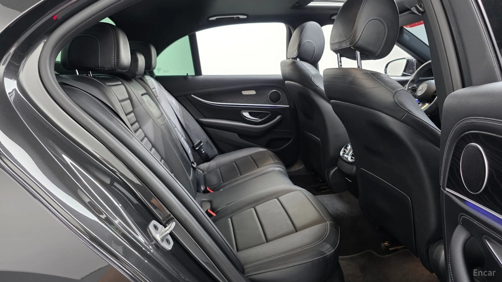 Mercedes-Benz E 220 4MATIC/AMG-LINE/DRIVE-ASSISTS/SUNROOF, снимка 12 - Автомобили и джипове - 55688329