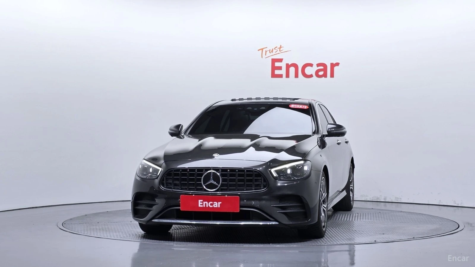 Mercedes-Benz E 220 4MATIC/AMG-LINE/DRIVE-ASSISTS/SUNROOF, снимка 2 - Автомобили и джипове - 55688329