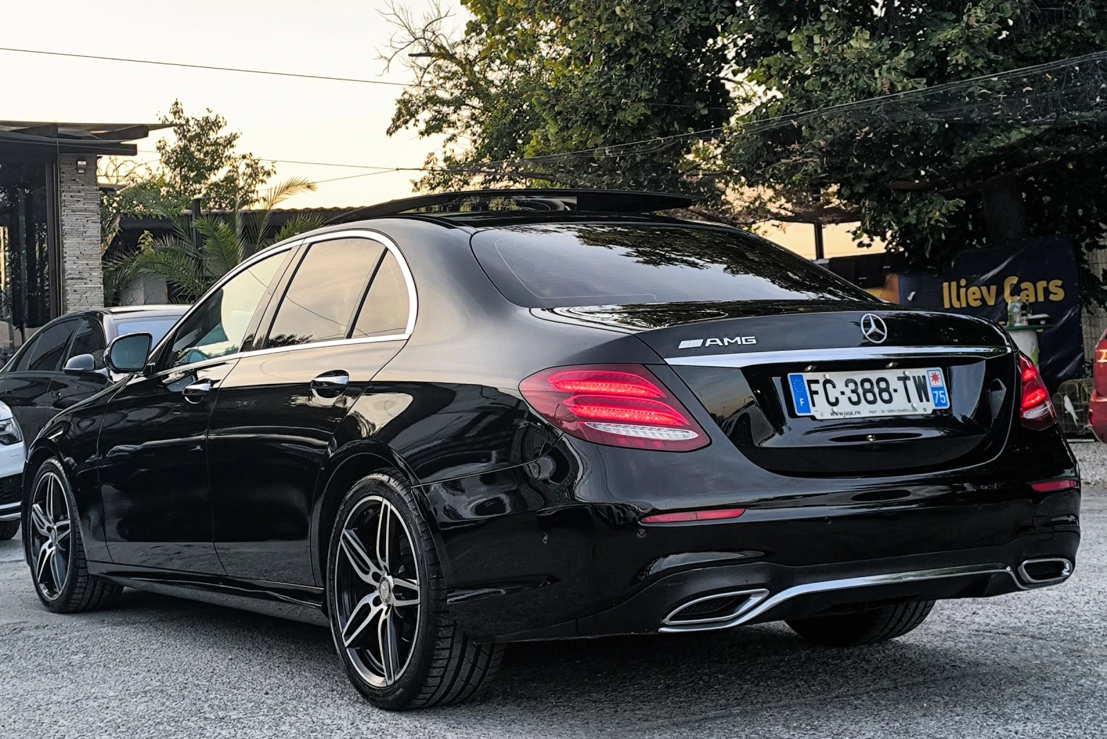 Mercedes-Benz E 220 D* AMG-LINE* PANO* BURMESTER* 360* , снимка 4 - Автомобили и джипове - 56144322