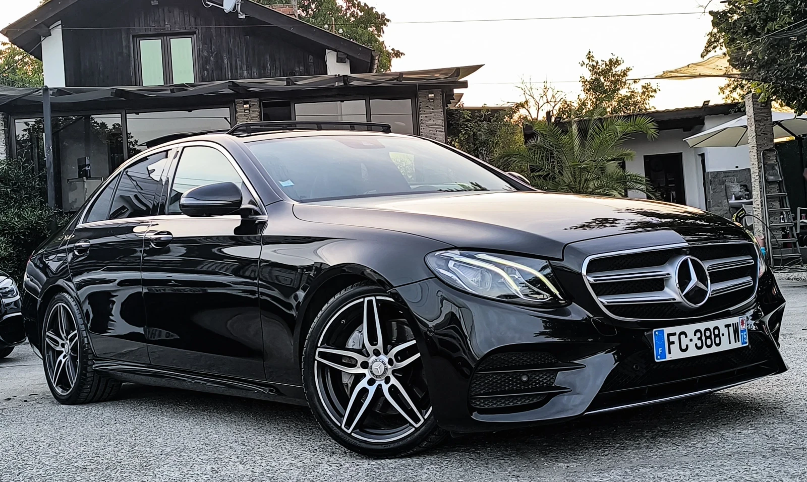 Mercedes-Benz E 220 D* AMG-LINE* PANO* BURMESTER* 360* , снимка 3 - Автомобили и джипове - 56144322