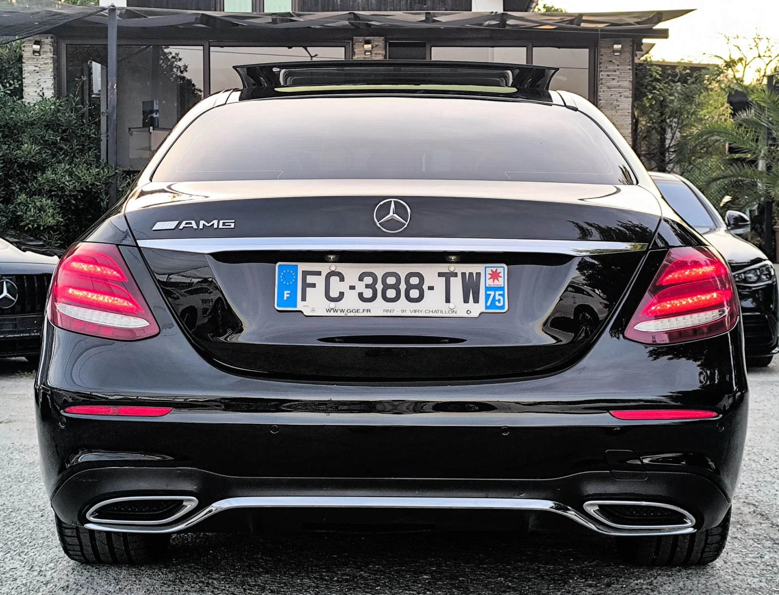 Mercedes-Benz E 220 D* AMG-LINE* PANO* BURMESTER* 360* , снимка 5 - Автомобили и джипове - 56144322