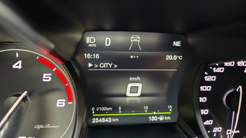 Alfa Romeo Stelvio Q4 2.2 t Executive Q4, EURO 6B, снимка 11 - Автомобили и джипове - 52533407