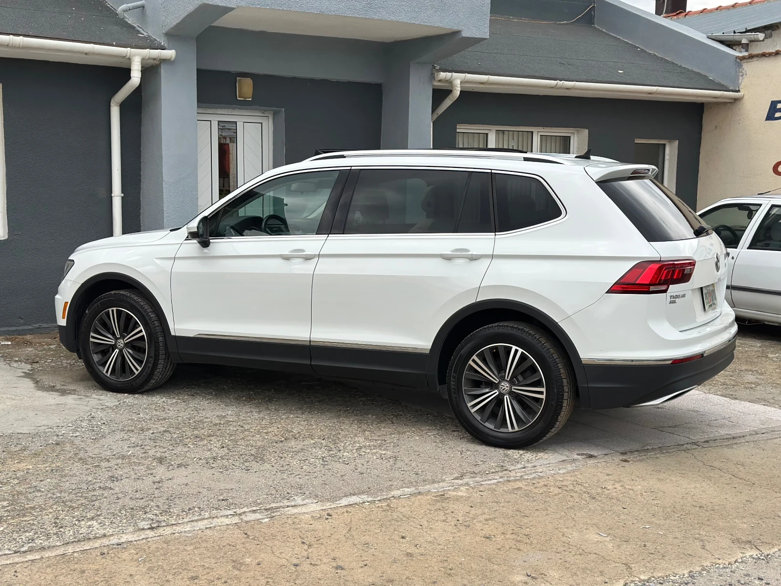 VW Tiguan Allspace 2.0 TFS SEL КУПИ СЕГА 100300км - изображение 8