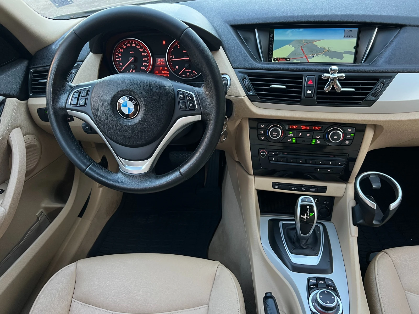 BMW X1  2.0D Xdrive SHADOW line ПАНОРАМА , снимка 13 - Автомобили и джипове - 54336044