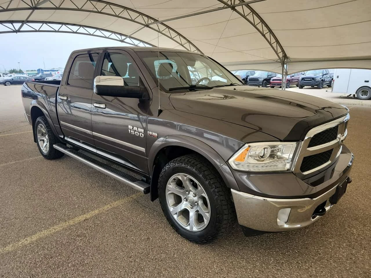 Dodge RAM 1500 * LARAMIE CREW CAB SHORT BED * CARFAX * , снимка 2 - Автомобили и джипове - 55350399