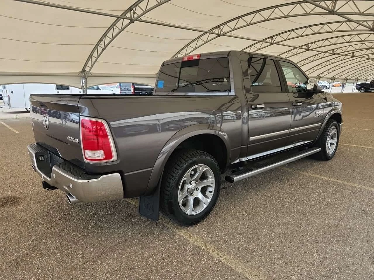 Dodge RAM 1500 * LARAMIE CREW CAB SHORT BED * CARFAX * , снимка 3 - Автомобили и джипове - 55350399