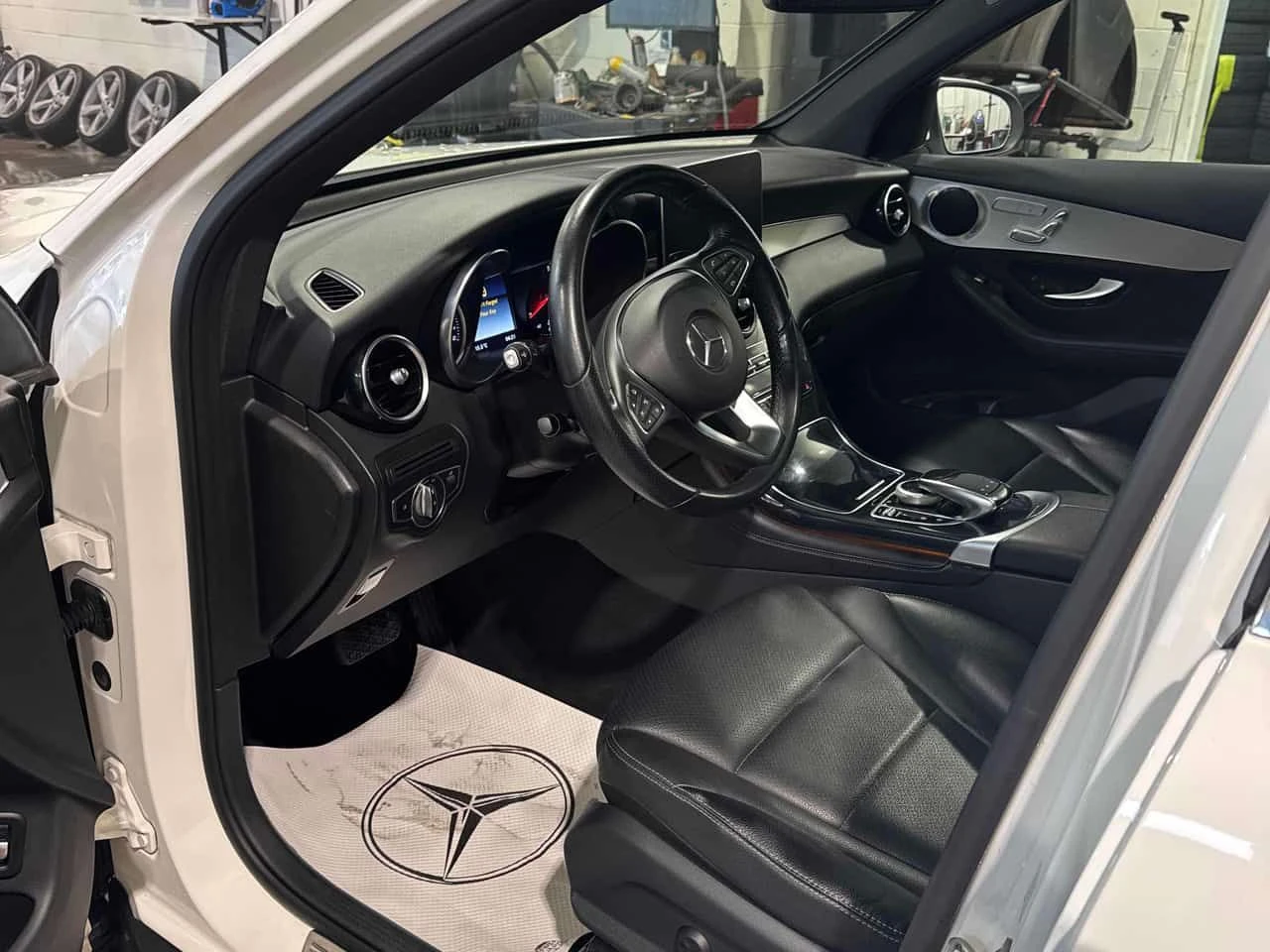 Mercedes-Benz GLC 300 * CARFAX * ОТ ПРЕДСТАВИТЕЛСТВО НА МЕРЦЕДЕС, снимка 7 - Автомобили и джипове - 55616330