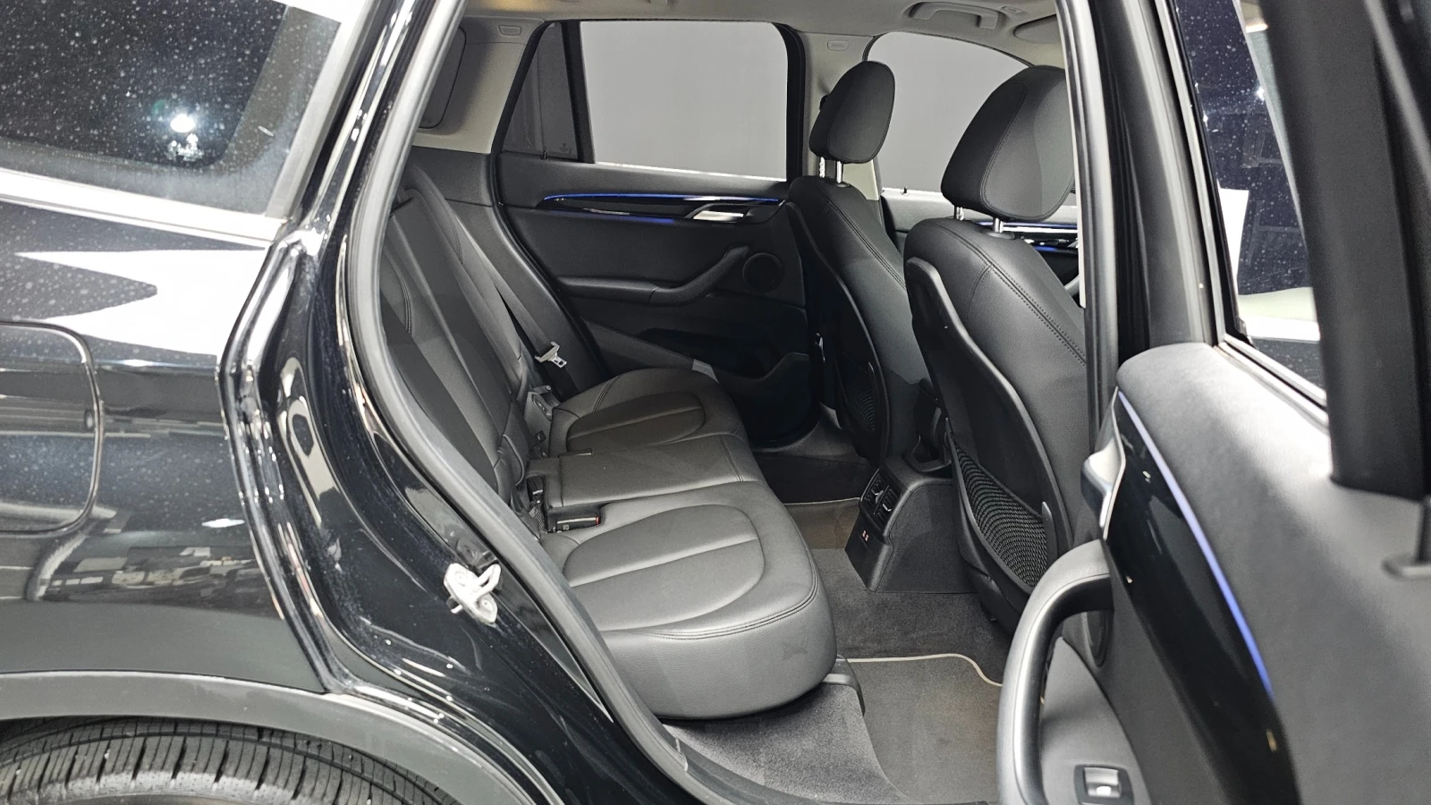 BMW X1 xDrive20i xLine | Панорама | Adaptive Cruise | Кож, снимка 9 - Автомобили и джипове - 56131159