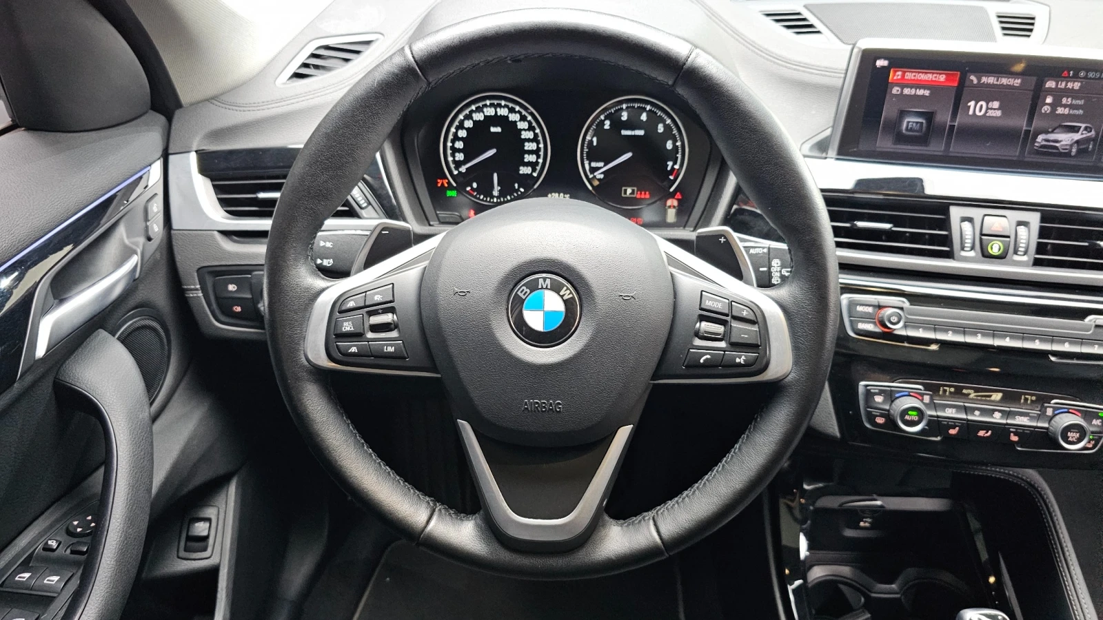 BMW X1 xDrive20i xLine | Панорама | Adaptive Cruise | Кож, снимка 10 - Автомобили и джипове - 56131159