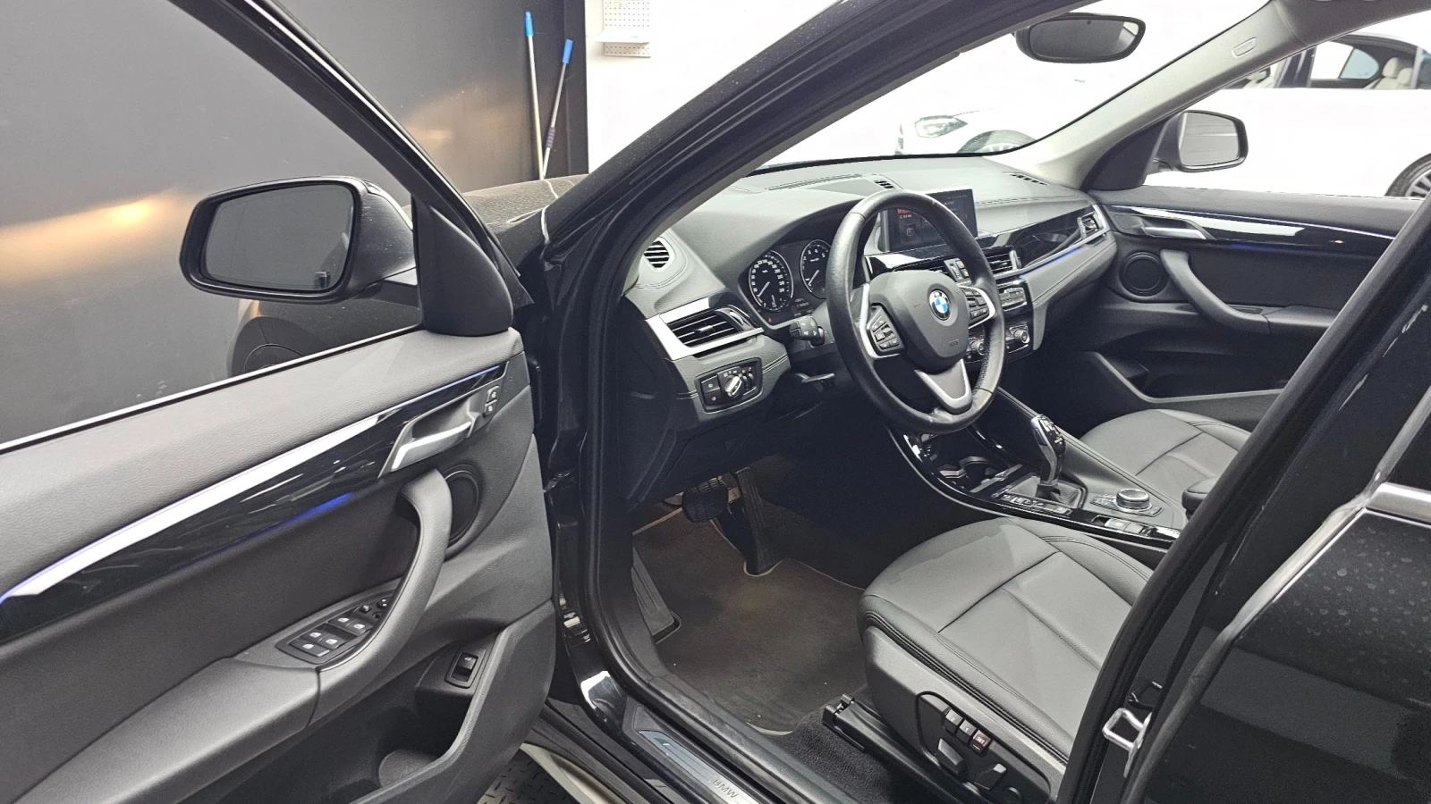 BMW X1 xDrive20i xLine | Панорама | Adaptive Cruise | Кож, снимка 8 - Автомобили и джипове - 56131159