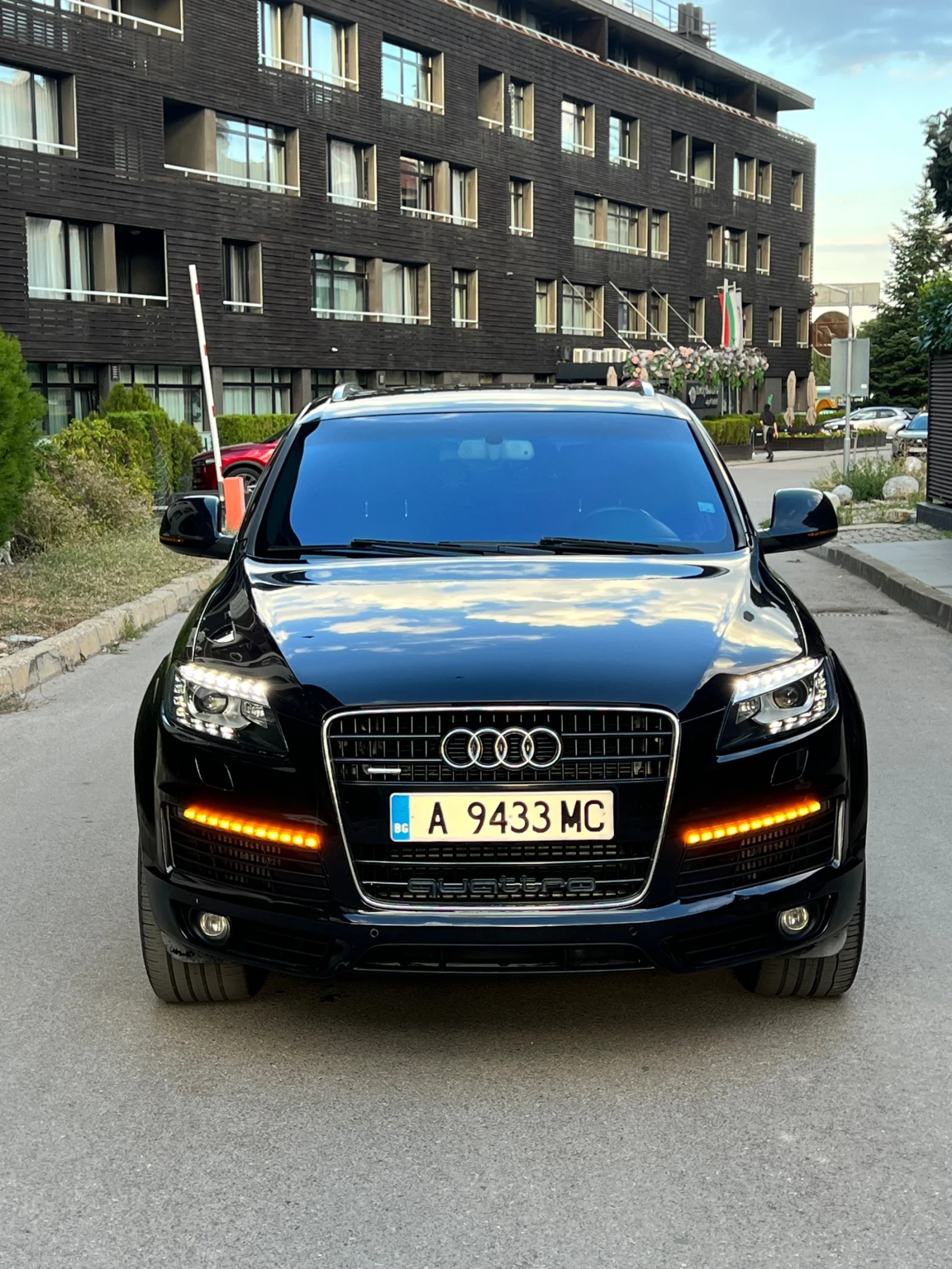 Audi Q7 3.0TDI* Facelift* 6+ 1* Bose* 3xSLine, снимка 2 - Автомобили и джипове - 56133339
