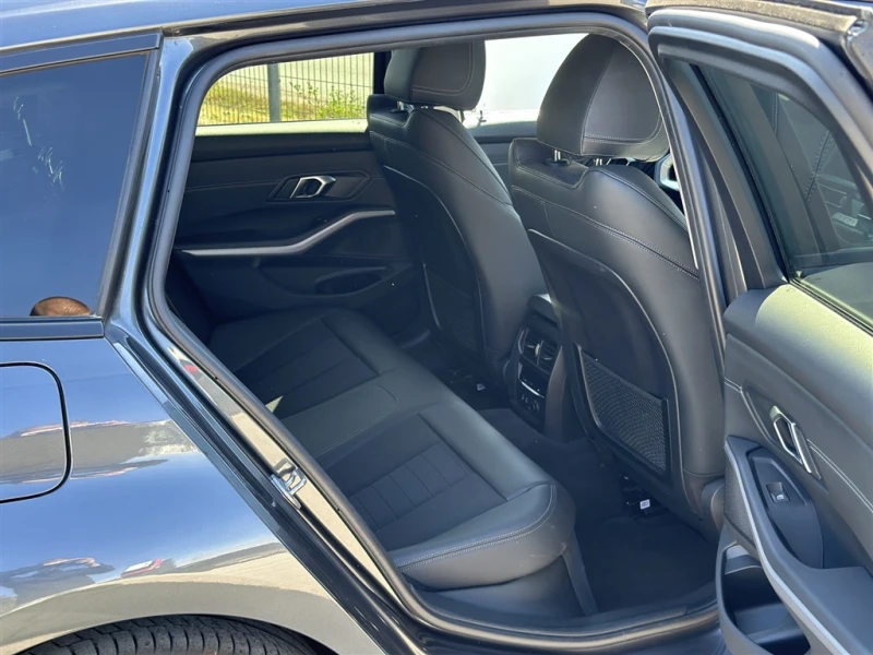 BMW 320 xDrive Туринг, снимка 14 - Автомобили и джипове - 51757280