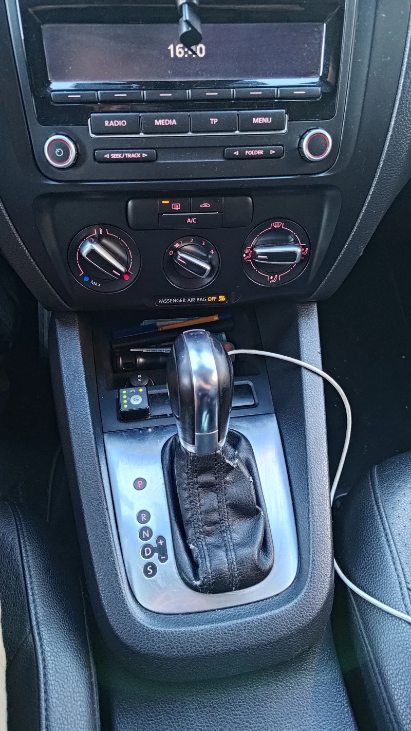 VW Jetta 2.5 , снимка 9 - Автомобили и джипове - 52262130