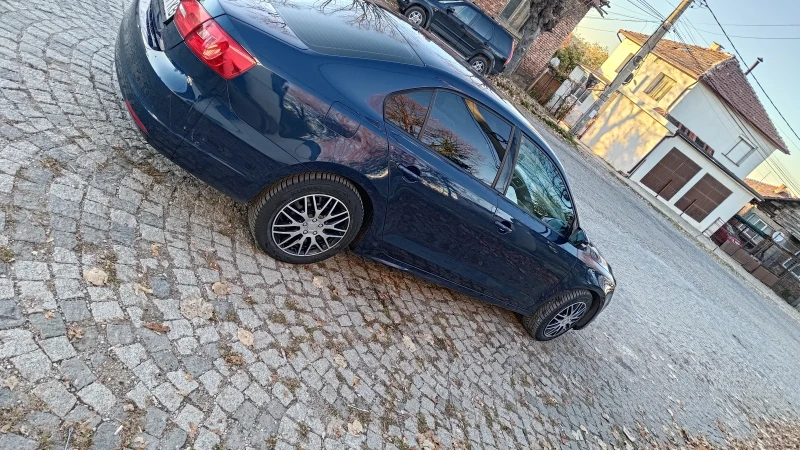 VW Jetta 2.5 , снимка 3 - Автомобили и джипове - 52262130