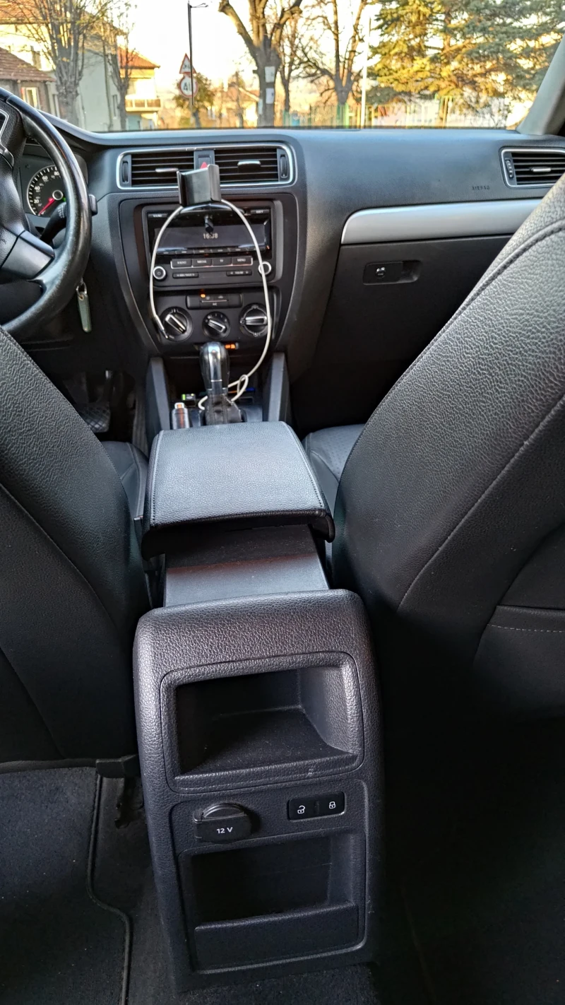 VW Jetta 2.5 , снимка 10 - Автомобили и джипове - 52262130