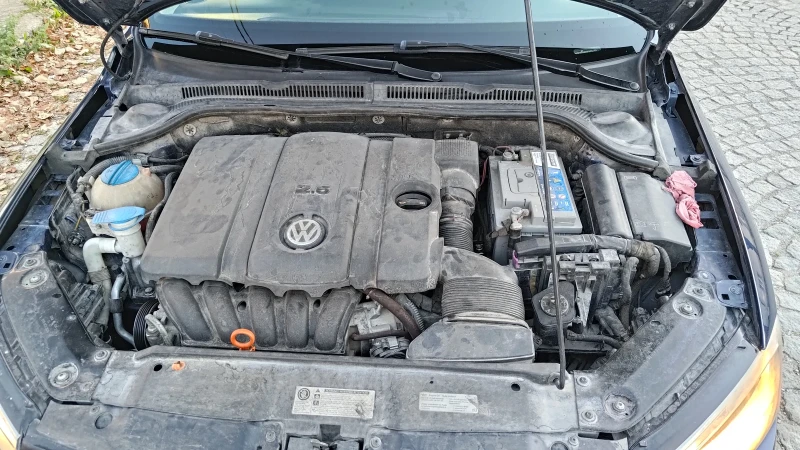 VW Jetta 2.5 , снимка 14 - Автомобили и джипове - 52262130