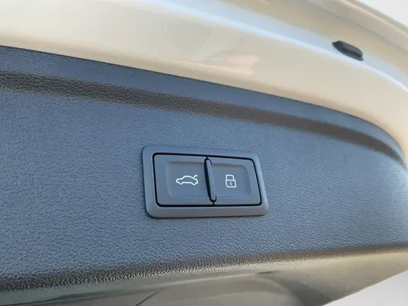 Audi A3 Sportback 40 TFSIe = S-line = Гаранция, снимка 13 - Автомобили и джипове - 53916374