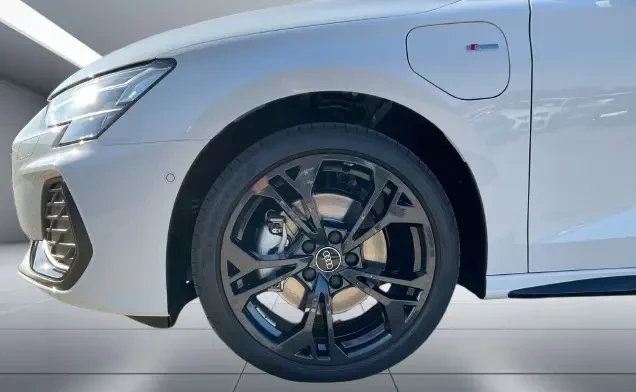 Audi A3 Sportback 40 TFSIe = S-line = Гаранция, снимка 4 - Автомобили и джипове - 53916374