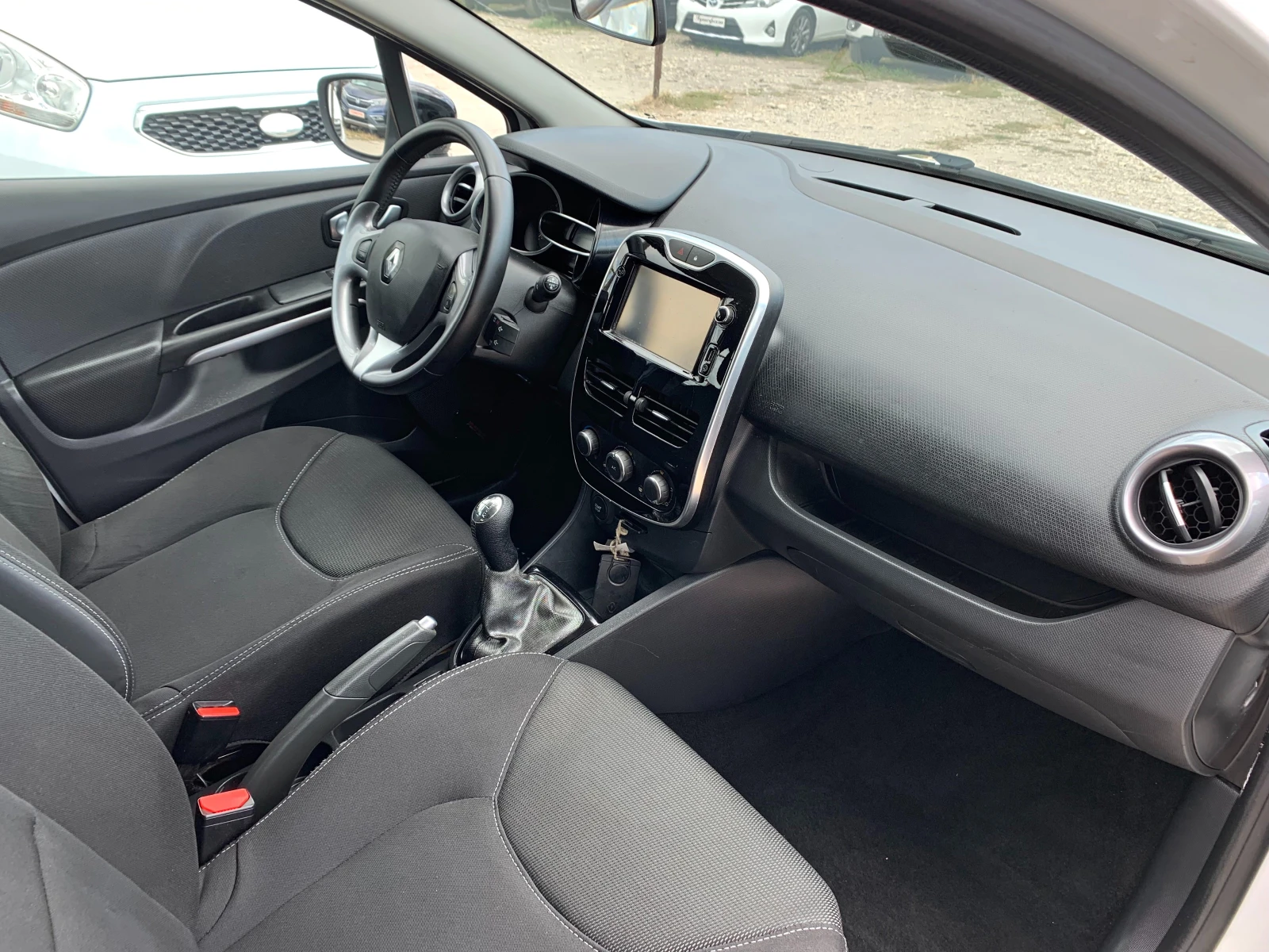 Renault Clio 1.2i Г.ИНЖЕКЦИОН 4цилиндъра - изображение 8