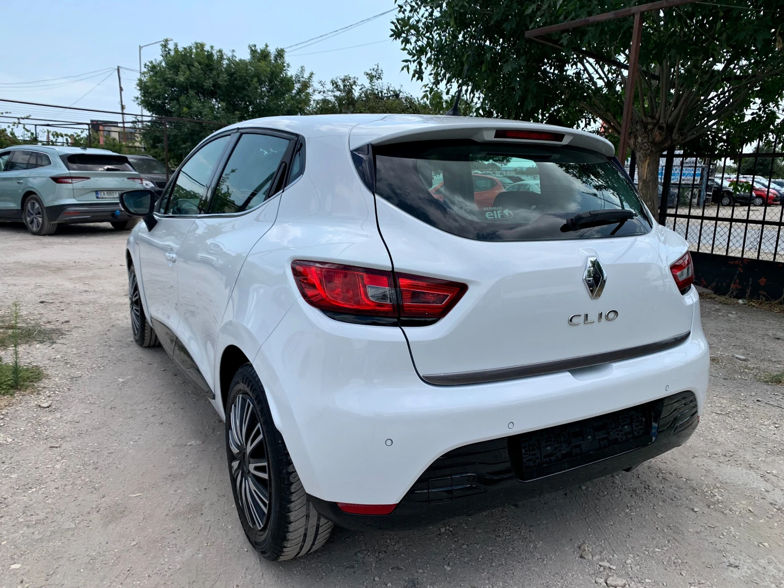 Renault Clio 1.2i Г.ИНЖЕКЦИОН 4цилиндъра - изображение 3